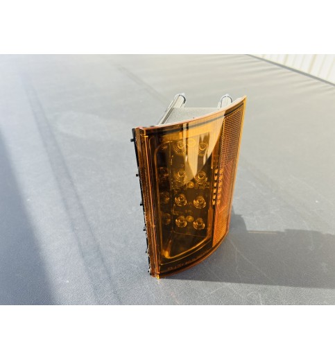Mack LED Turn Signal for CH, CHU Pinnacle