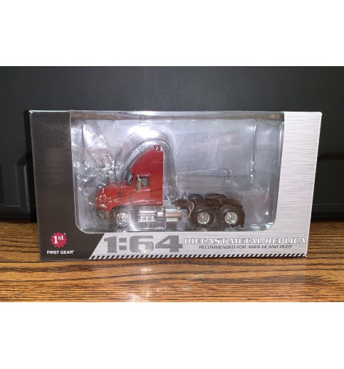 Diecast Mack Pinnacle Tractor Diecast Mack Pinnacle Tractor